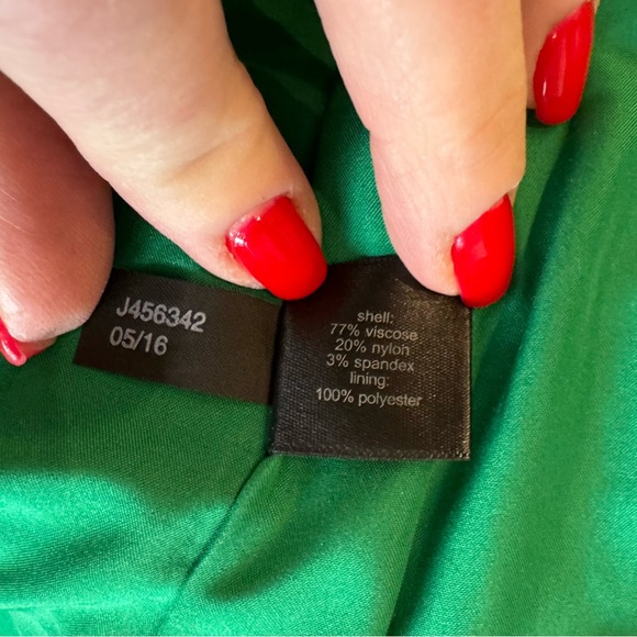 The Limited Women’s Suit. One-Button Blazer (XS) & Straight Leg Trouser (0) - Picture 14 of 16